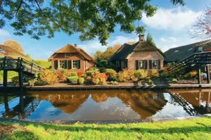 Desa Giethoorn di Belanda, Dikenal Sebagai Desa Tanpa Jalan Raya yang Paling Bersih di Dunia