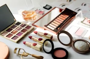 Kiat Memilih Makeup untuk Kulit Sensitif