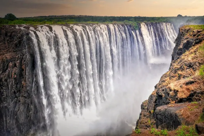 Air Terjun Victoria, Zimbabwe dan Zambia