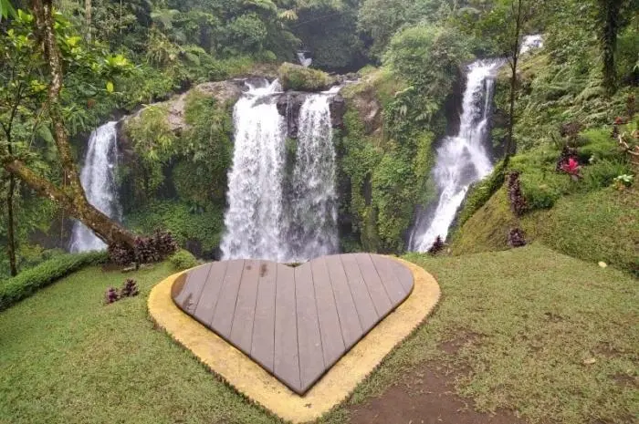 Curug Jenggala, Air Terjun Bertingkat dengan Jalur Trekking Seru di Banyumas