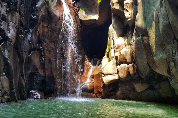 Tempat Wisata di Bogor Curug Cikuluwung - Sensasi Green Canyon ala Bogor